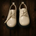 کفش چرمی اسپرت رسمی بچگانه کرم با زیره مشکی