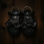 کفش چرمی بچگانه مشکی پاپیون دار با رویه بافت و زیره ضدلغزش