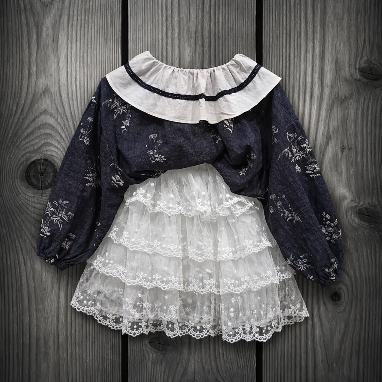 1027 charcoal-linen-blouse-white-tulle-skirt-set-babykhas 1027 ست شومیز کنفی زغالی و دامن تور سفید چندلایه، مناسب دختران ۲ تا ۷ سال، دارای دوخت و کیفیت بالا.