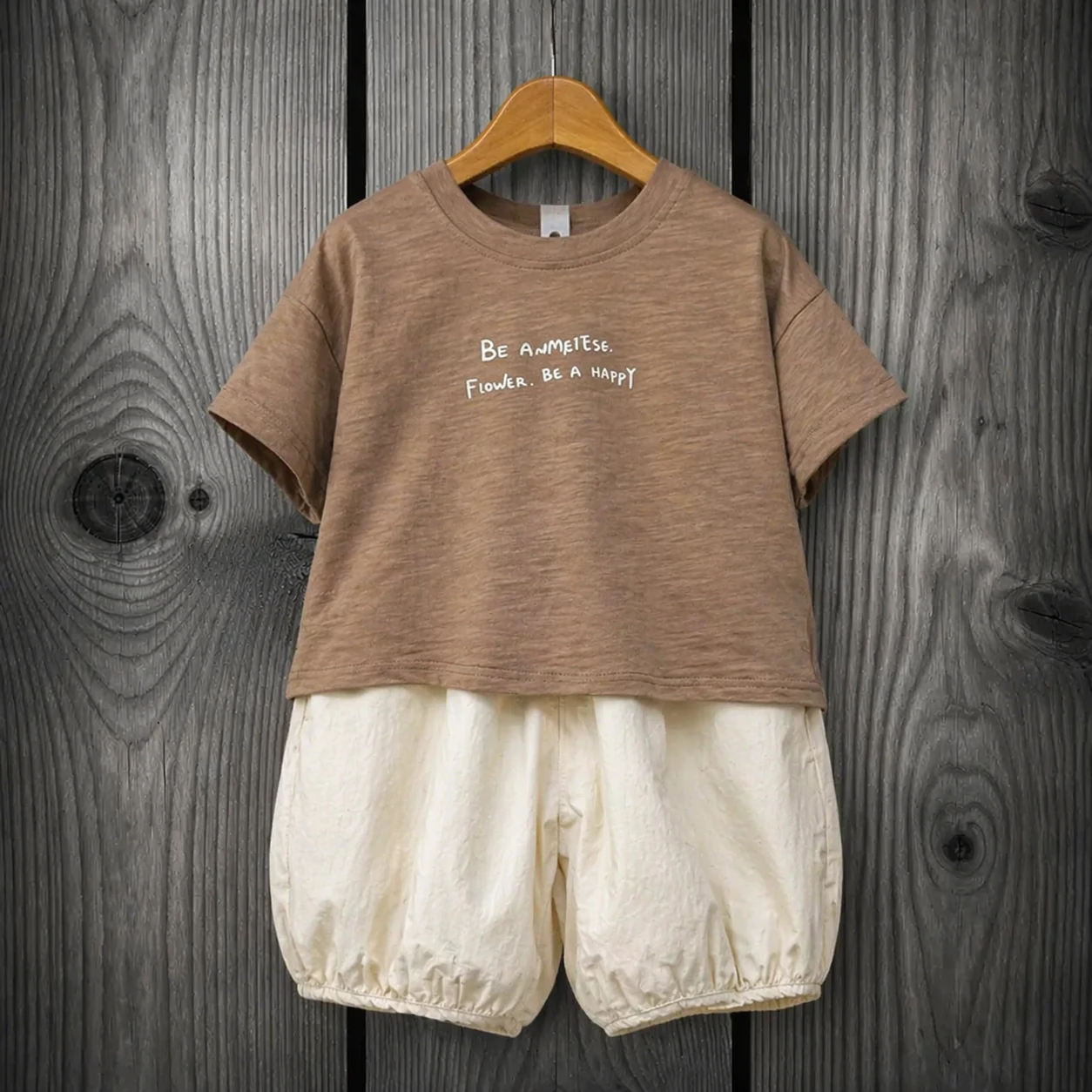 1038 sport-set-crop-tshirt-bubble-shorts-baby-kids ست اسپرت تیشرت کراپ و شلوارک خمره ای ست اسپرت تیشرت کراپ قهوهای و شلوارک خمرهای کرم رنگ برای کودک با طراحی راحت و تابستانی
