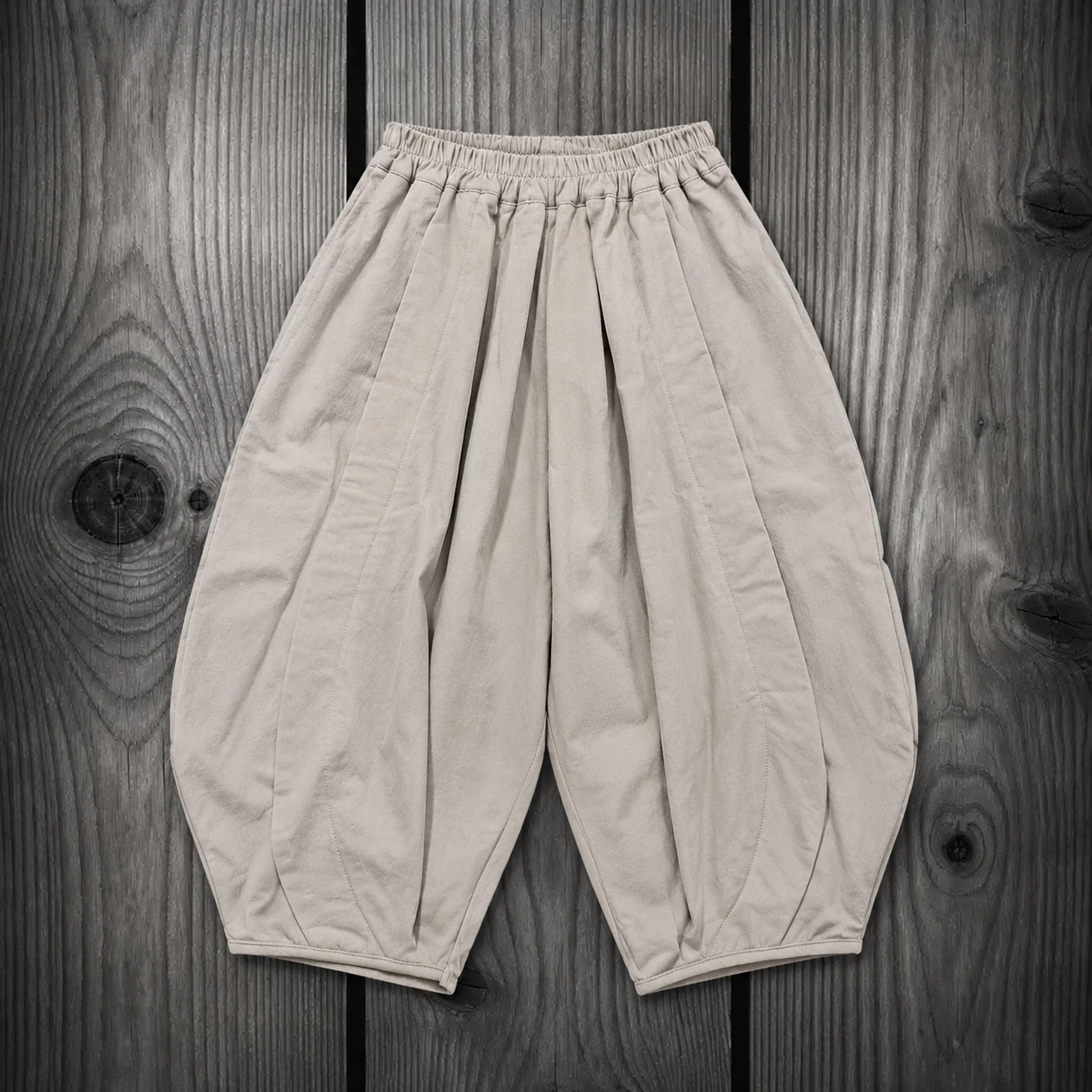1077 kids-balloon-pants-khaki-sport-style شلوار بالونی رنگ خاکی اسپرت کودکانه با فرم پفی و کمر کشی